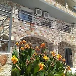 Golden Dolphin Studios&apartments Aparthotel