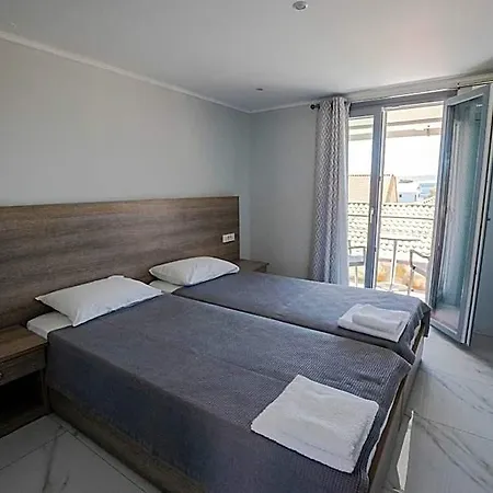 Golden Dolphin & Aparthotel