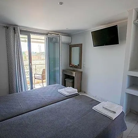 Aparthotel Golden Dolphin & 3*