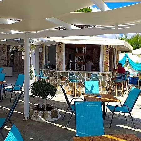 Aparthotel Golden Dolphin & 3*