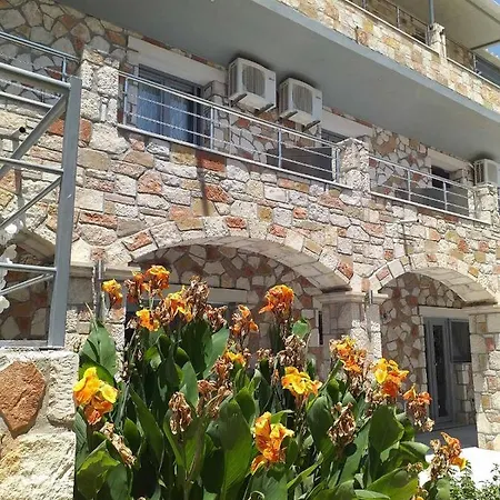 Golden Dolphin & Aparthotel